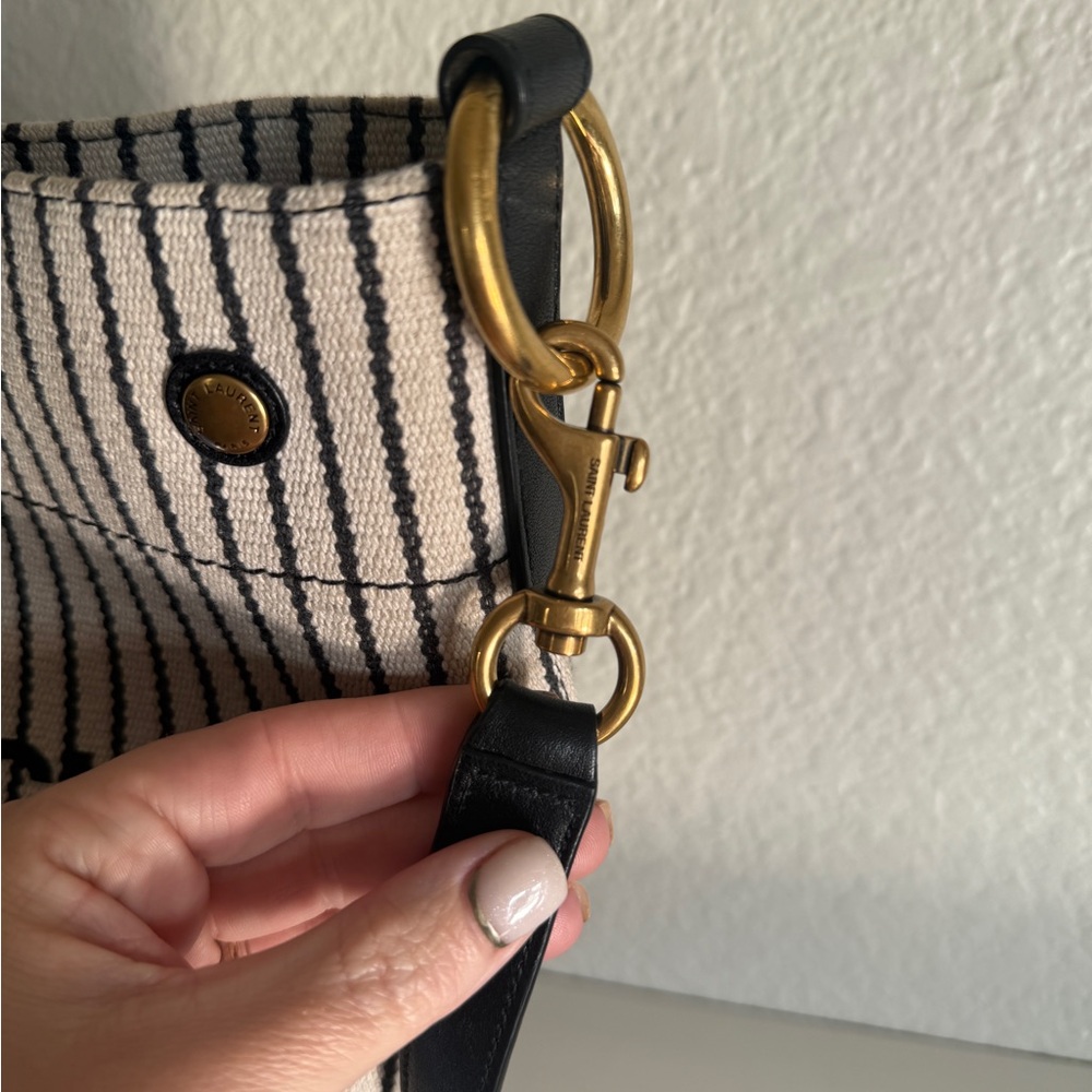 Saint Laurent Bucket Bag - Picture 3 of 11